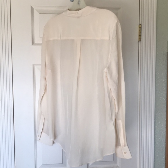 AnnTaylor Silk Cream Shirt size Large. New with Tags .
Never worn - Picture 2 of 5